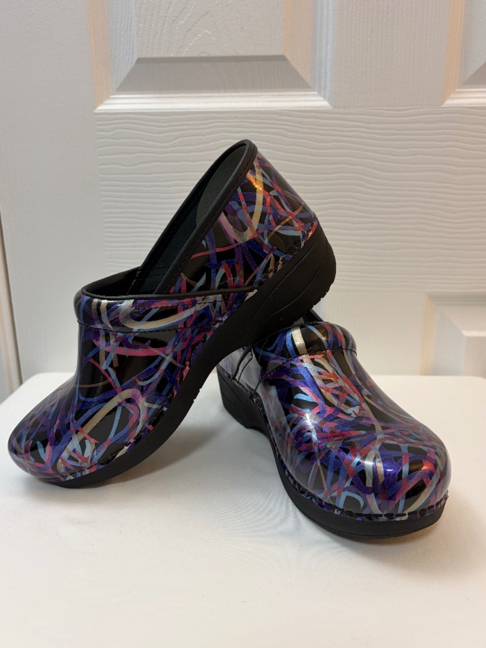 Dansko XP 2.0 Ribbon Patent Clogs – Women’s EU 40 / US 9.5–10